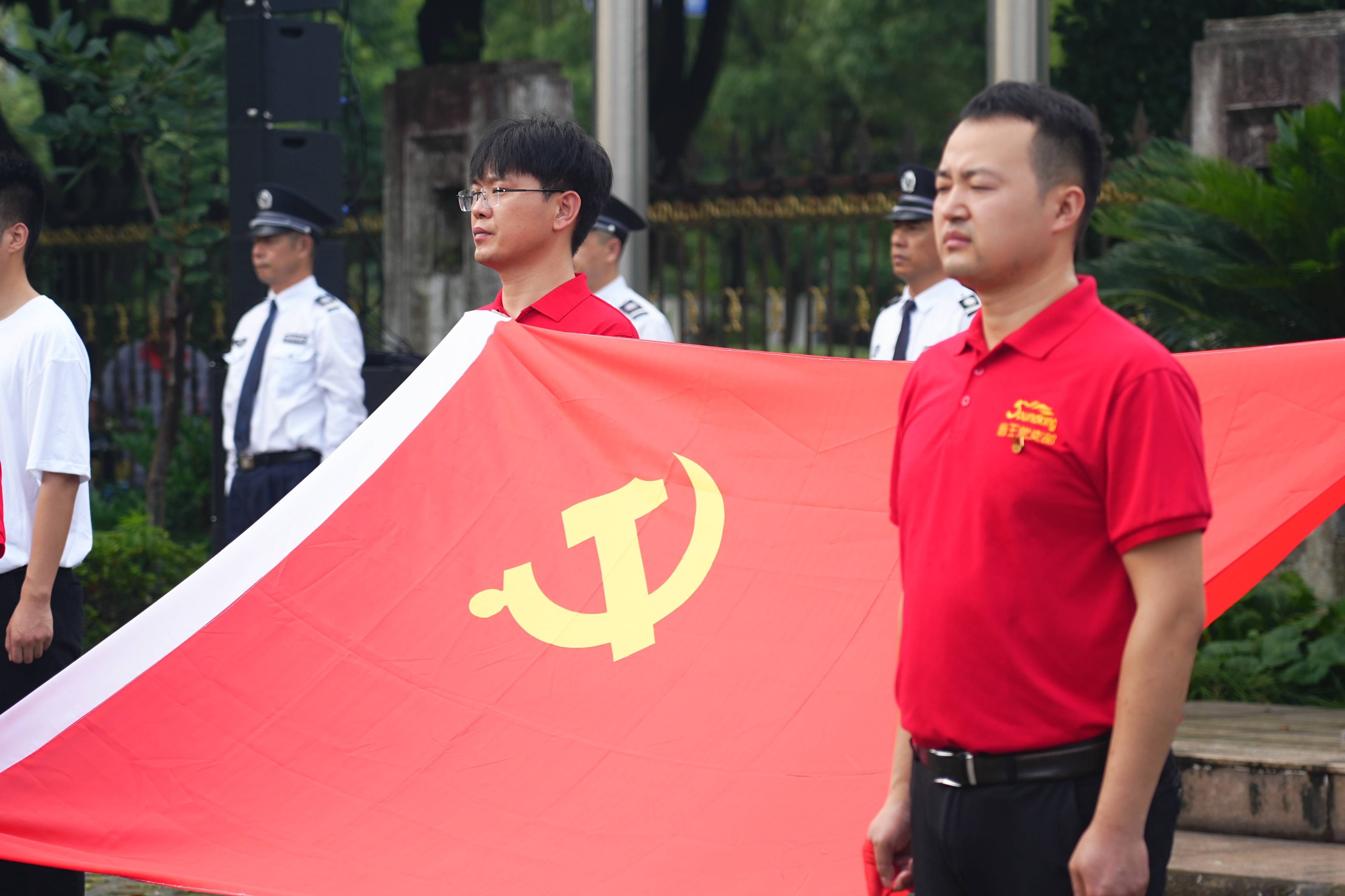 弘揚(yáng)愛國(guó)主義精神，音王慶賀黨的生日